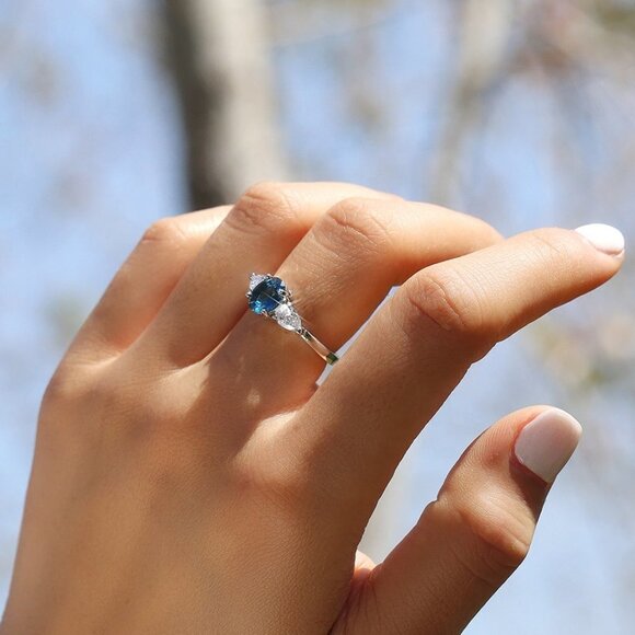 Dainty Anillos Oval Royal Blue Gemstone Beautiful Rings for Women, PD028 - Picture 6 of 7